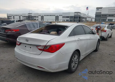 2013 Hyundai Sonata Gls z USA, uszkodzony, nr VIN 5NPEB4AC7DH770415